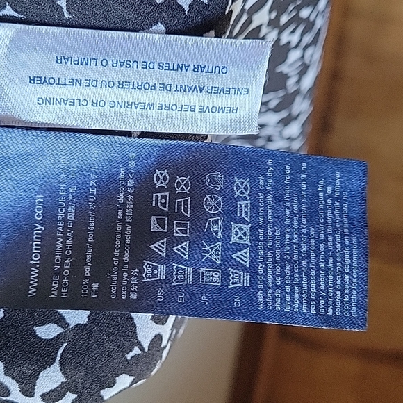 Sleeveless Tommy Hilfiger Blouse - Picture 3 of 7